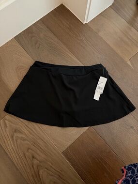 NWT La Blanca Black Active Swim Skirt/Skort. Size Medium